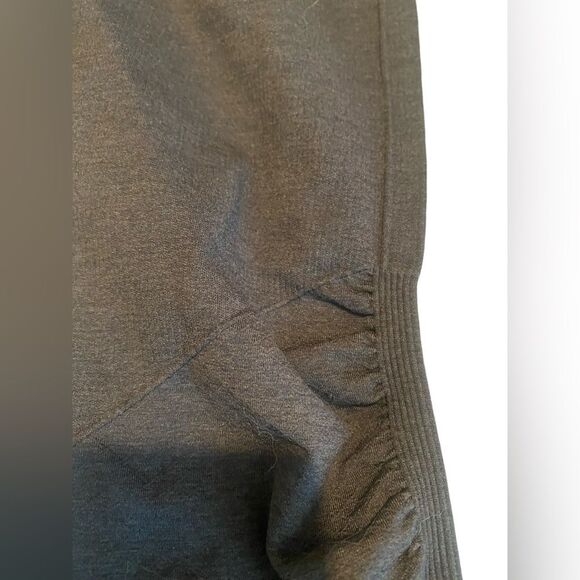 Women’s maternity pants | Ingrid & Isabel seamless active knee pants grey NWT M. - Picture 8 of 8